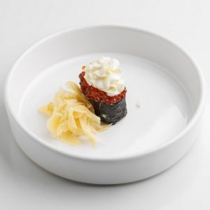 Фило суши с красной икрой