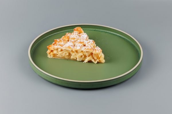 Пай с заварным кремом и яблоками