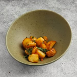 Молодой картофель с ароматными травами