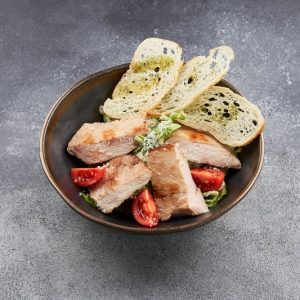 Салат Цезарь с курицей