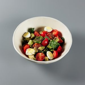 Салат с авокадо и семенами чиа