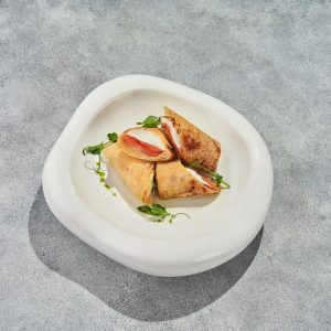 Блины со слабосолёным лососем и творожным сыром