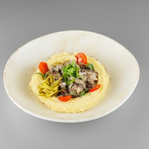 Бефстроганов из мраморной говядины с картофельным пюре