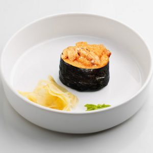 Гункан с икрой ежа