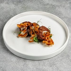 Медальоны из телячей вырезки