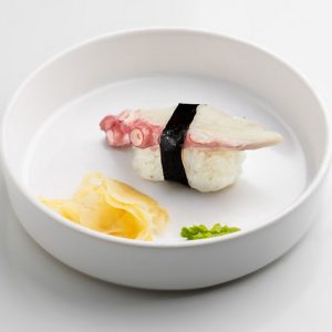 Нигири суши с осьминогом