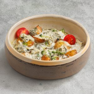 Молодой картофель в сливочно-шпинатном соусе
