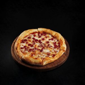 Пицца с охотничьими колбасками