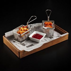 Куриные нагетсы с картофелем по-деревенски и кетчупом